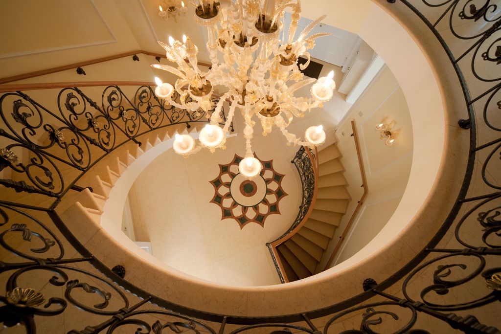 Lichtdesign und Lichtplanung Treppenhaus Villa