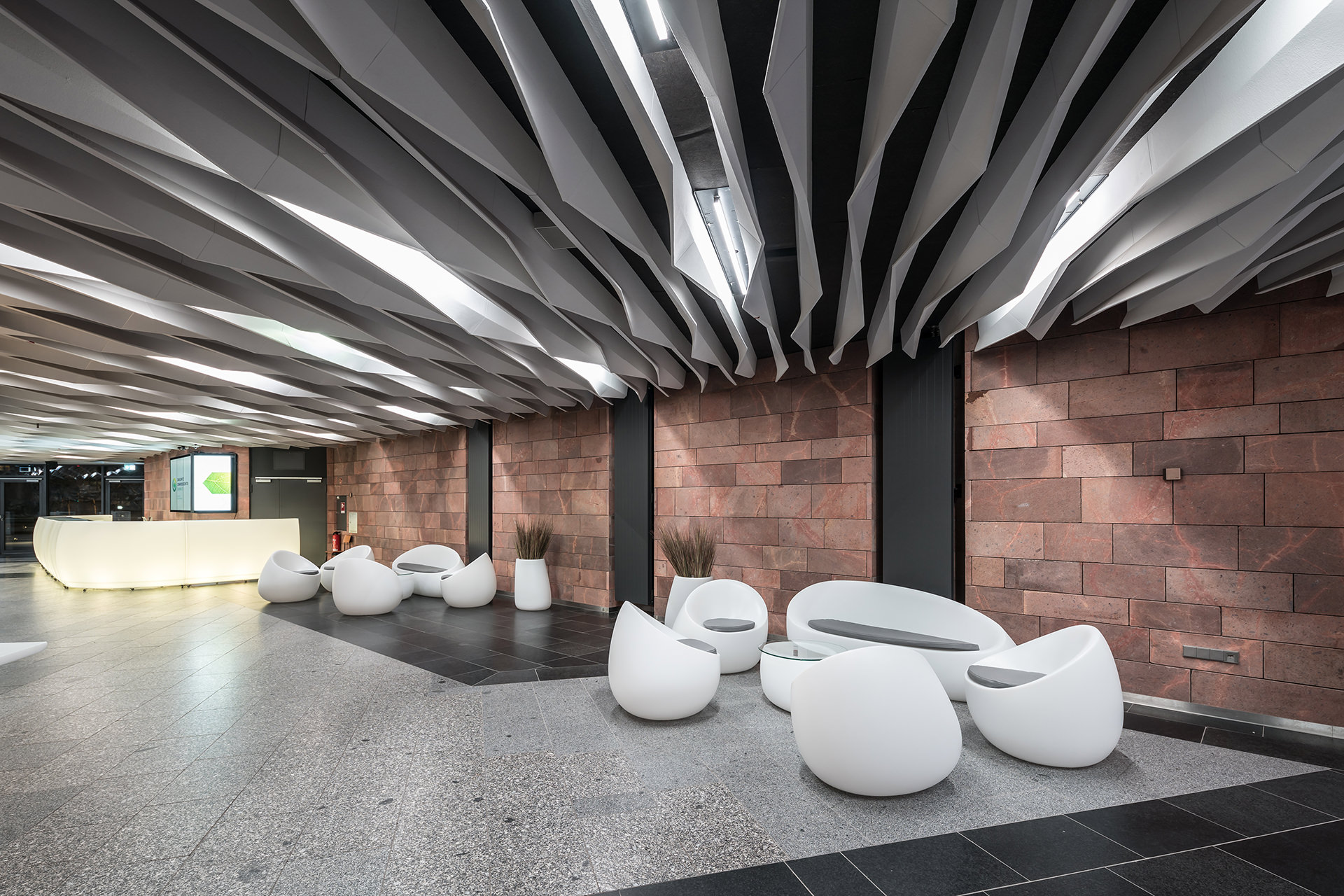 Gestaltung und Planung Foyer und Lounge-Bereich – Mehrzweckhalle Chemnitz