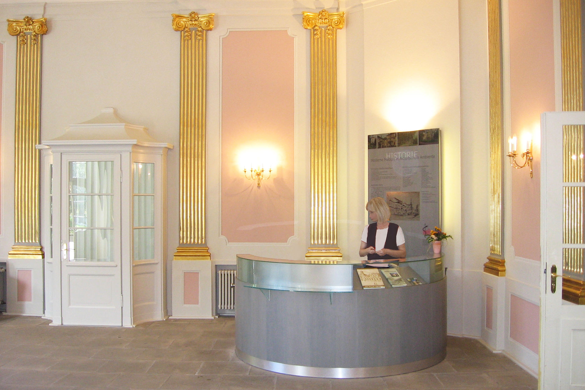Marcolini Palais Eingangsgebäude des Städtischen Klinikums Dresden, Standort Friedrichstadt