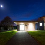 Außenansicht des Theaters Zielitz bei Nacht