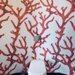 Gestaltung WC und Wandgestaltung mit roten Mosaikfliesen als Koralle
