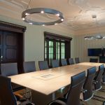 Einrichtung und Gestaltung Konferenzraum mit modernen Konferenzmöbeln