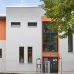 Außenansicht Neubau Zahnarztpraxis in Naumburg mit moderner Architektur und Glasfassade