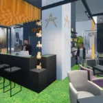 Messestand Design für REMI mit modernen Möbeln und grünen Akzenten