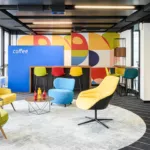 Gestaltung Lounge-Bereich in offener Bürolandschaft