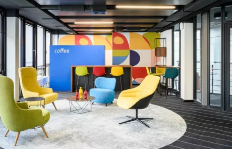 Gestaltung Lounge-Bereich in offener Bürolandschaft